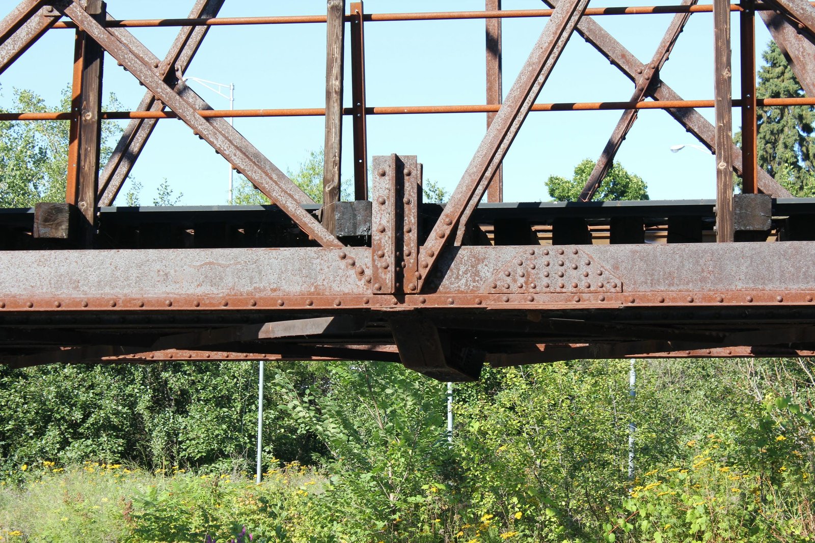 Lower connection